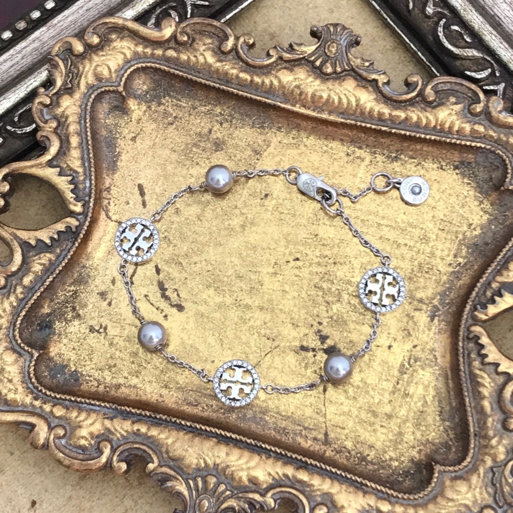 TORY BURCH • Silver Crystal Logo Gray Pearl Bracelet - Picture 5 of 5